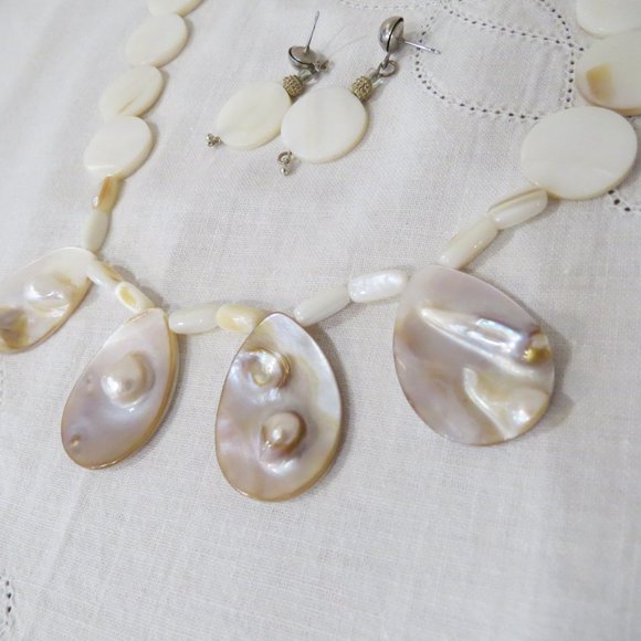 Mother of Pearl Abalone Necklace and Earrings - Picture 3 of 4